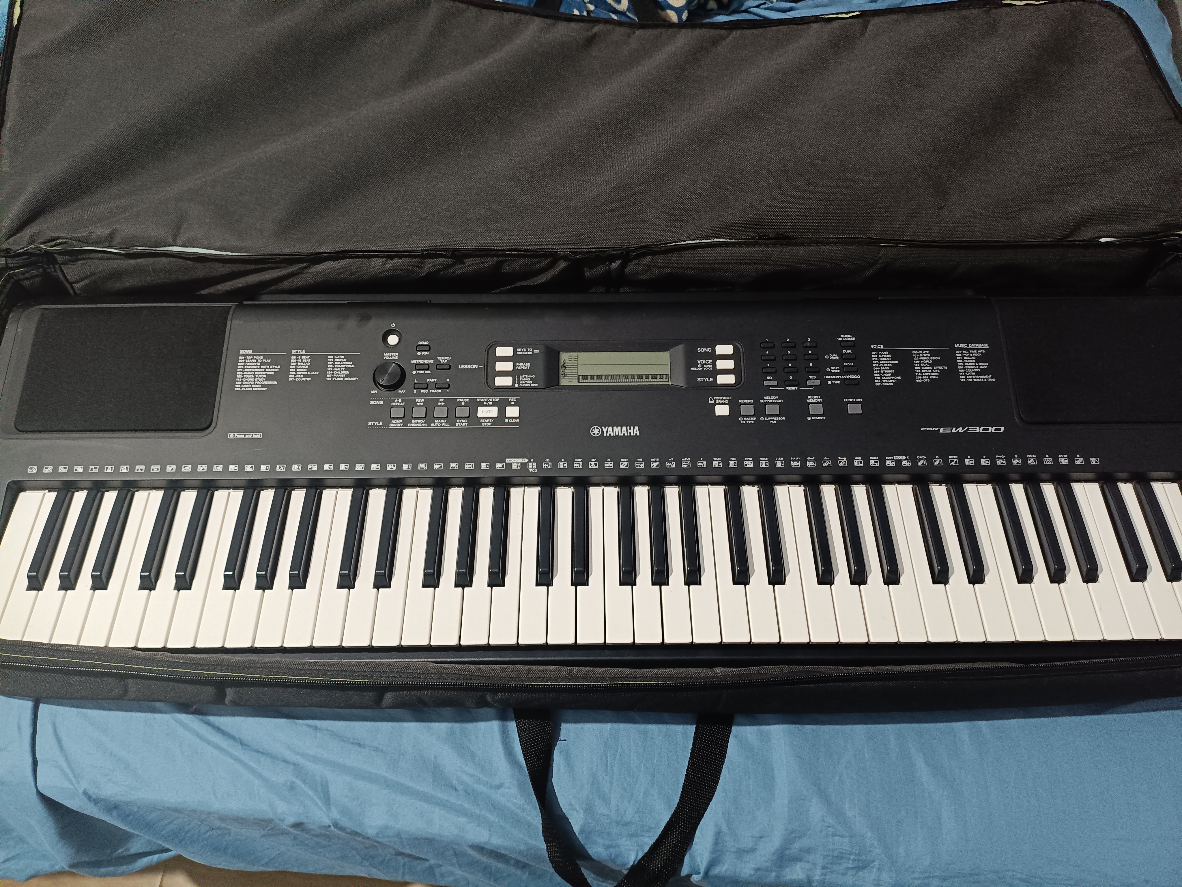 Teclado Yamaha PSR-EW300 (76 Teclas)